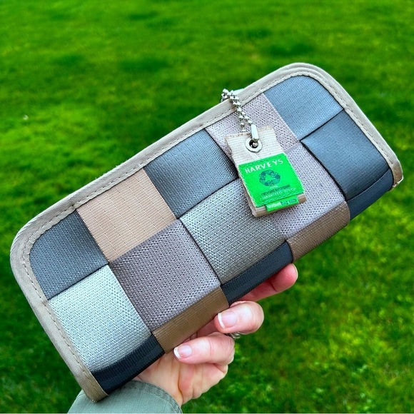 Harvey’s Original Seatbelt Wallet Clutch Bag - Picture 1 of 8